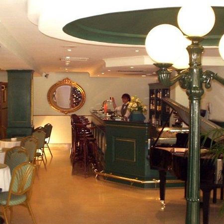 The Crown Hotel Буджибба Экстерьер фото