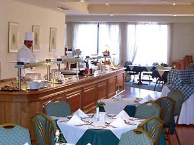 The Crown Hotel Буджибба Экстерьер фото