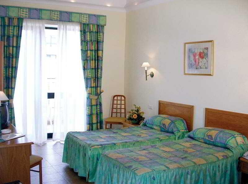 The Crown Hotel Буджибба Экстерьер фото