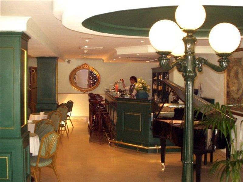 The Crown Hotel Буджибба Экстерьер фото