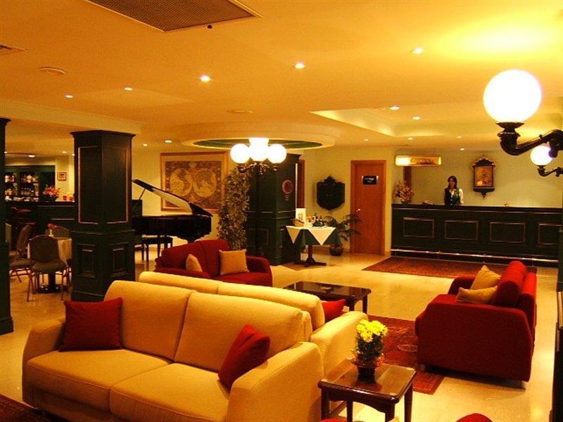 The Crown Hotel Буджибба Экстерьер фото
