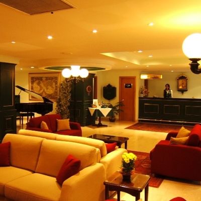 The Crown Hotel Буджибба Экстерьер фото