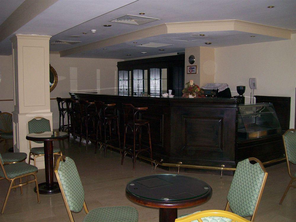 The Crown Hotel Буджибба Экстерьер фото